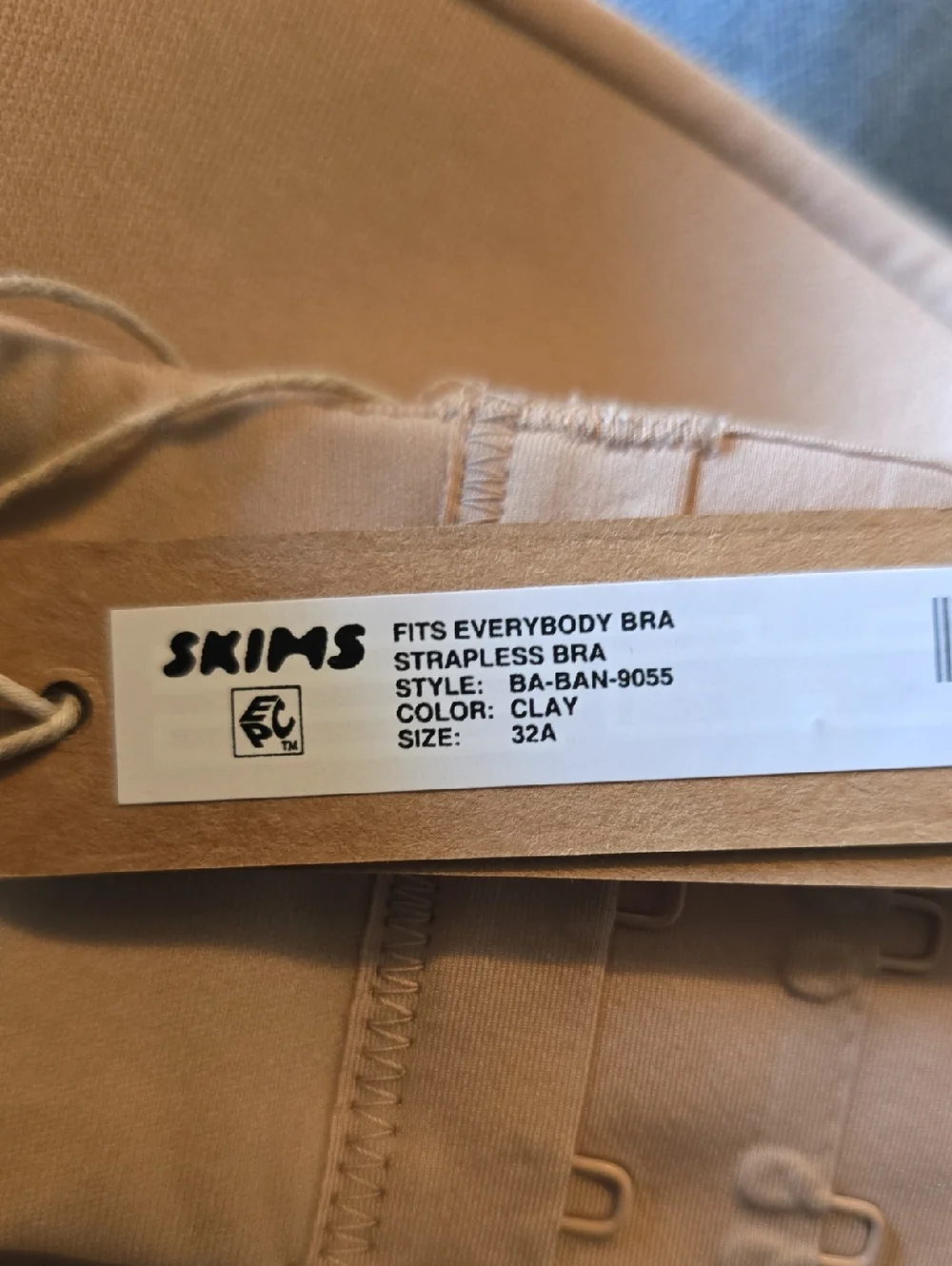 SKIMS Kim Kardashian Women's 32A Fits Everybody Strapless Bra New w/ Tags! - Picture 3 of 4